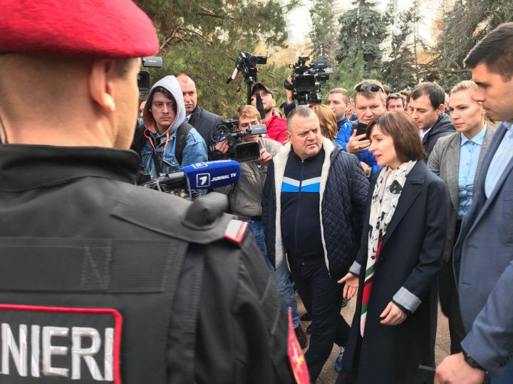 Protest la Parlament pentru susţinerea Maiei Sandu: Noi nu cedăm, lupta continuă (VIDEO/FOTO)