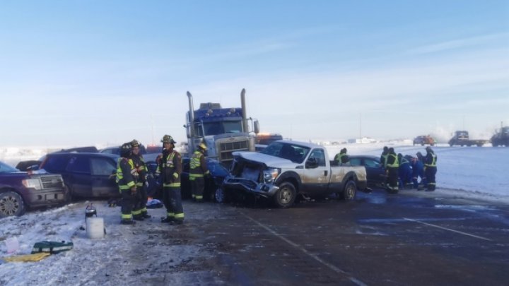 Carambol cu 20 de mașini în Canada: Cel puţin 27 de oameni au fost răniţi (FOTO)