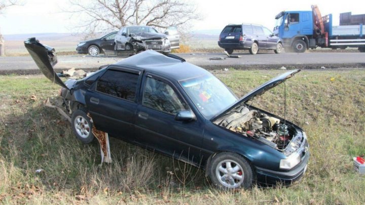 Accident în lanţ lângă Chirsovo. Trei maşini au fost făcute zob