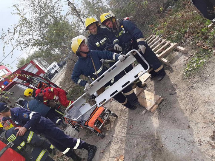 SITUAŢIE DE URGENŢĂ la Cahul. Pompierii şi salvatorii au fost ridicaţi pe ALERTĂ. Ce s-a întâmplat (FOTO)