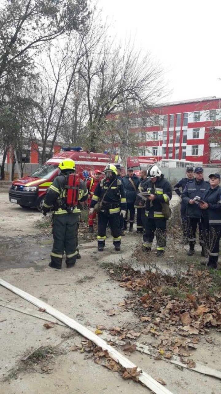 SITUAŢIE DE URGENŢĂ la Cahul. Pompierii şi salvatorii au fost ridicaţi pe ALERTĂ. Ce s-a întâmplat (FOTO)