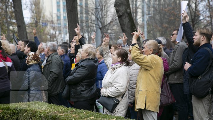 Protest la Parlament pentru susţinerea Maiei Sandu: Noi nu cedăm, lupta continuă (VIDEO/FOTO)