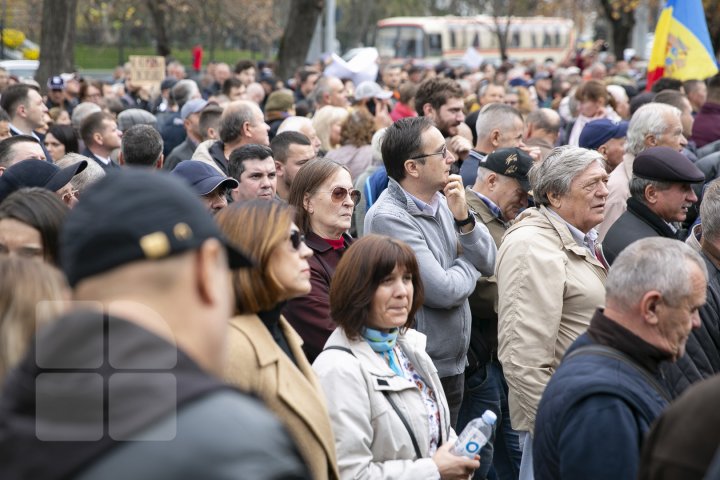 Protest la Parlament pentru susţinerea Maiei Sandu: Noi nu cedăm, lupta continuă (VIDEO/FOTO)