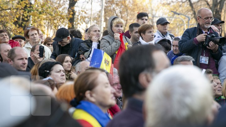 Protest la Parlament pentru susţinerea Maiei Sandu: Noi nu cedăm, lupta continuă (VIDEO/FOTO)