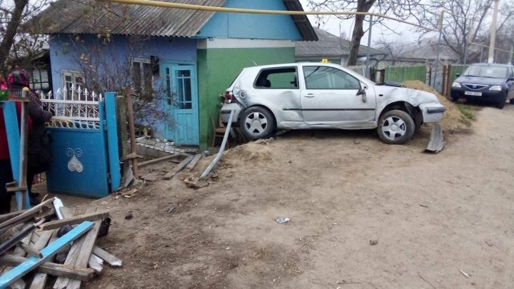 Doi copii au rămas orfani de mamă. Cine este femeia spulberată de o maşină la Măcăreşti. Satul întreg deplânge moartea victimei (FOTO) 