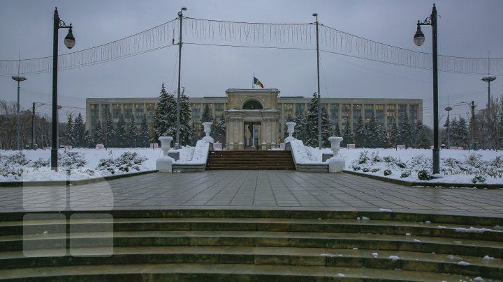 PRIMII FULGI - o normalitate pentru sfârşitul lunii noiembrie? Vezi cum arăta Capitala anul trecut (FOTOREPORT)