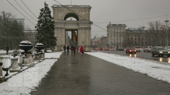 PRIMII FULGI - o normalitate pentru sfârşitul lunii noiembrie? Vezi cum arăta Capitala anul trecut (FOTOREPORT)