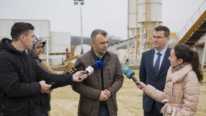 Premierul Ion Chicu, în inspecţie la construcția unui drum cu o lungime de 19 km (FOTO)