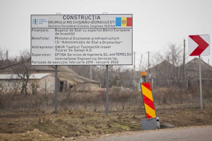 Premierul Ion Chicu, în inspecţie la construcția unui drum cu o lungime de 19 km (FOTO)