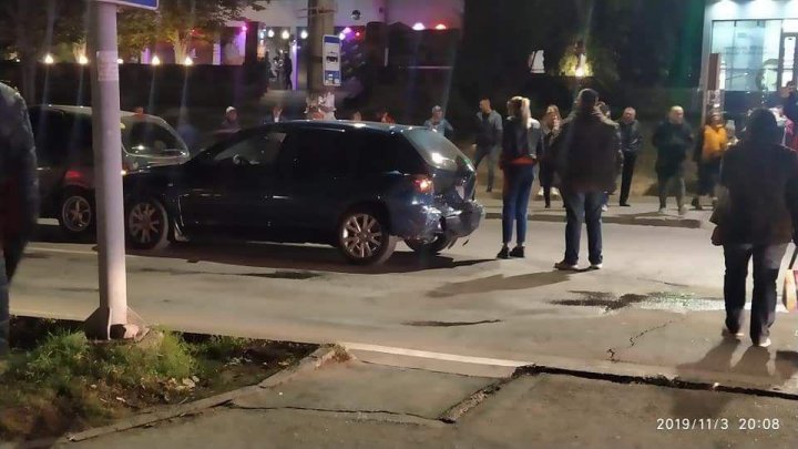 Accident grav în sectorul Ciocana din Capitală. O maşină, făcută praf (FOTO/VIDEO)