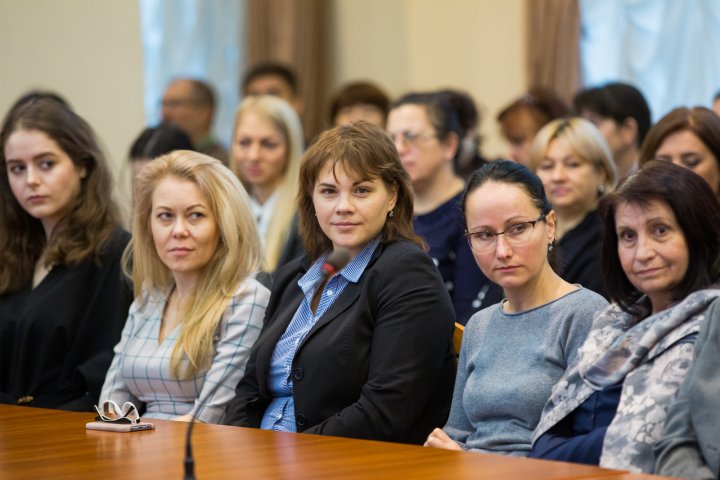 Premierul Ion Chicu a prezentat noii miniștri colectivelor de muncă şi a explicat ce înseamnă un Guvern tehnocrat