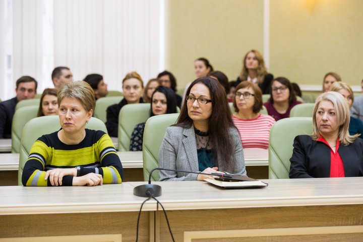 Premierul Ion Chicu a prezentat noii miniștri colectivelor de muncă şi a explicat ce înseamnă un Guvern tehnocrat