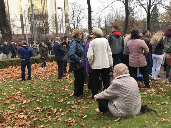 Protest la Parlament pentru susţinerea Maiei Sandu: Noi nu cedăm, lupta continuă (VIDEO/FOTO)