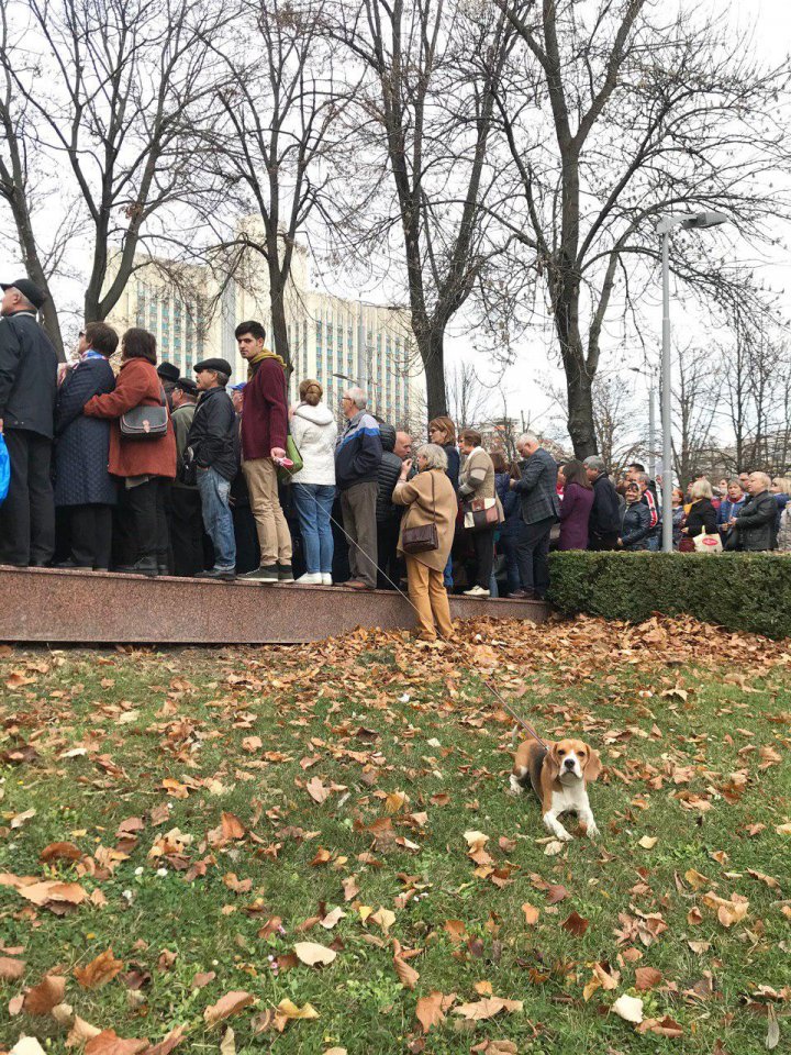 Protest la Parlament pentru susţinerea Maiei Sandu: Noi nu cedăm, lupta continuă (VIDEO/FOTO)