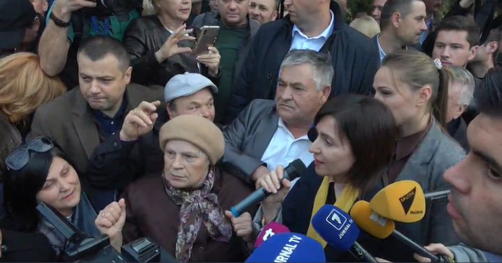 Protest la Parlament pentru susţinerea Maiei Sandu: Noi nu cedăm, luptăm pentru justiţie corectă (VIDEO/FOTO)