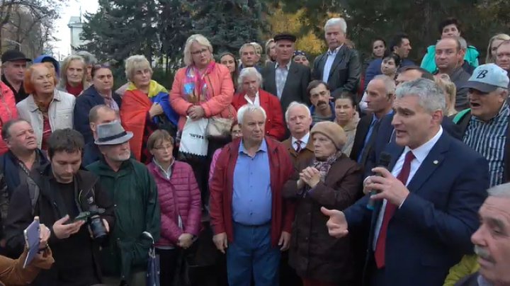 Protest la Parlament pentru susţinerea Maiei Sandu: Noi nu cedăm, luptăm pentru justiţie corectă (VIDEO/FOTO)