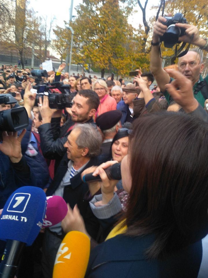 Protest la Parlament pentru susţinerea Maiei Sandu: Noi nu cedăm, luptăm pentru justiţie corectă (VIDEO/FOTO)