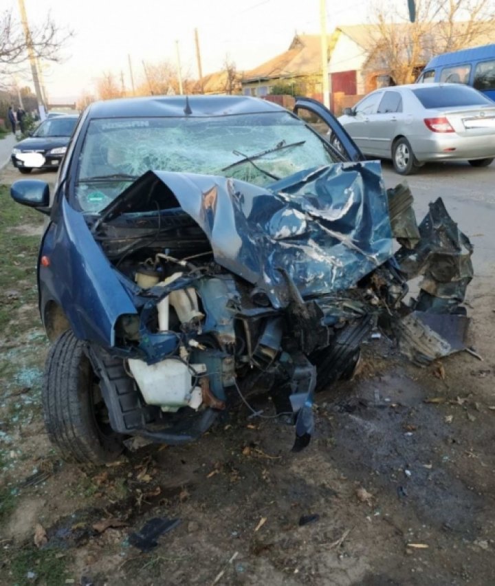 ACCIDENT FATAL la Ceadîr-Lunga. Un pasager mort şi conducătorul auto în spital. Cum s-a întâmplat TRAGEDIA (FOTO)