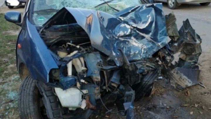 ACCIDENT FATAL la Ceadîr-Lunga. Un pasager mort şi conducătorul auto în spital. Cum s-a întâmplat TRAGEDIA (FOTO)