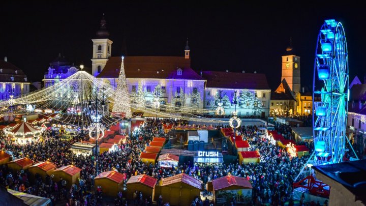 VIN SĂRBĂTORILE. La Sibiu a fost inaugurat Târgul de Crăciun