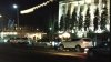 Carambol în Piaţa Marii Adunări Naţionale. Patru maşini s-au ciocnit în preajma Pomului de Crăciun (VIDEO)