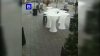 Incident şocant în Kiev! O schelă metalică a căzut peste două femei (VIDEO)