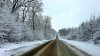 NINGE în Moldova. Pe mai multe drumuri din ţară se circulă în condiţii de iarnă. Şoferii, îndemnaţi să fie precauţi (FOTO)