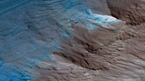 NASA a descoperit gheaţă uşor accesibilă sub suprafaţa lui Marte