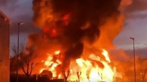 Incendiu de proporţii la o fabrică din Spania. Angajații au fost evacuați