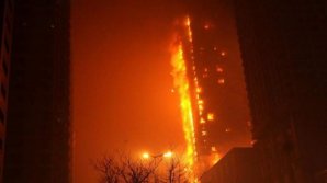Incendiu uriaș în China. O clădire cu 25 de etaje a fost înghițită de flăcări (VIDEO)