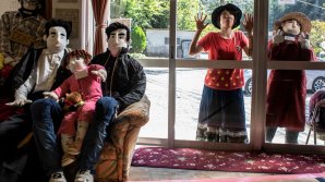 Peisaj bizar într-un sat din Japonia în care nu mai există familii tinere. Copiii, înlocuiţi cu păpuşi