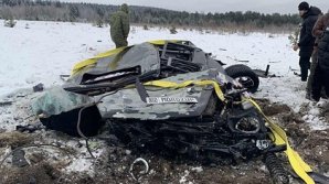 BANI în vânt. Au ridicat cu elicopterul un Mercedes, apoi l-au lăsat să cadă de la o înălţime de 300 de metri (VIDEO)