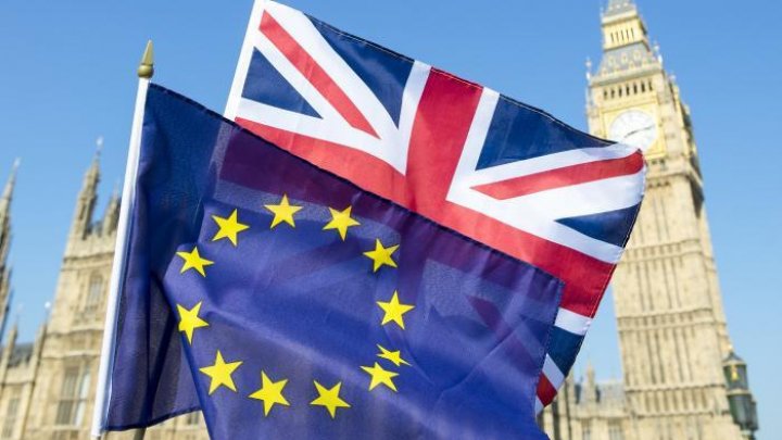 O diplomată britanică a demisionat, afirmând că nu mai suportă "să răspândească jumătăţi de adevăr" despre Brexit