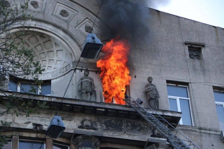 Imagini care îţi taie respiraţia de la incendiul devastator din Odesa  (FOTO/VIDEO)