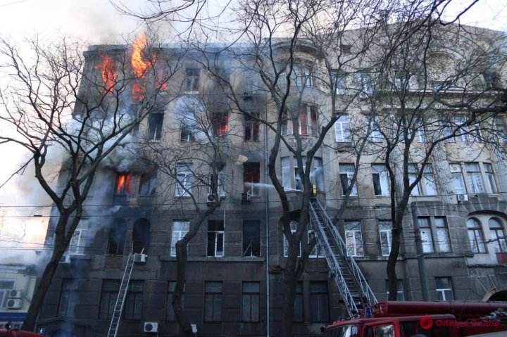 Imagini care îţi taie respiraţia de la incendiul devastator din Odesa  (FOTO/VIDEO)