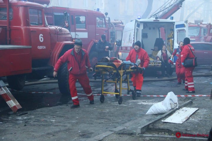 Imagini care îţi taie respiraţia de la incendiul devastator din Odesa  (FOTO/VIDEO)