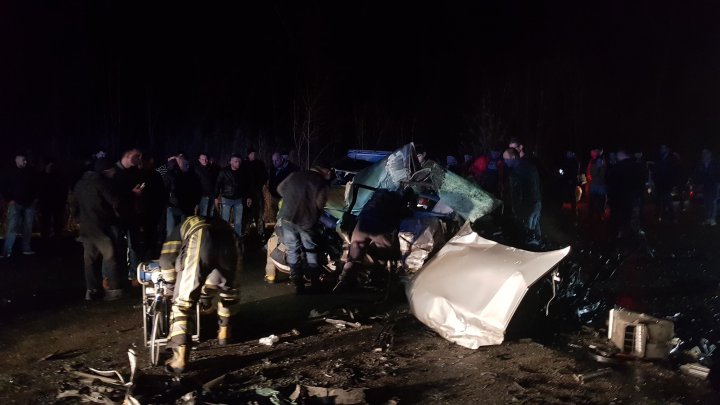 CARNAGIU lângă Cojuşna. Cel puţin doi morţi într-un accident cu patru maşini (FOTO/VIDEO)