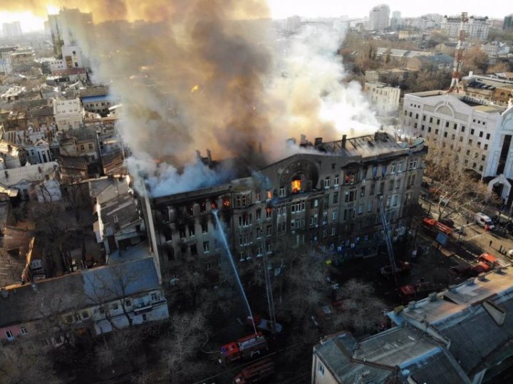 Imagini care îţi taie respiraţia de la incendiul devastator din Odesa  (FOTO/VIDEO)