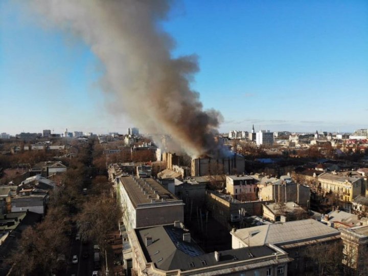 Imagini care îţi taie respiraţia de la incendiul devastator din Odesa  (FOTO/VIDEO)