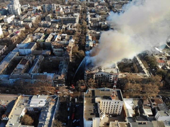 Imagini care îţi taie respiraţia de la incendiul devastator din Odesa  (FOTO/VIDEO)