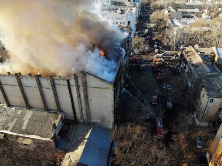 Imagini care îţi taie respiraţia de la incendiul devastator din Odesa  (FOTO/VIDEO)