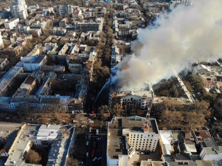 Imagini care îţi taie respiraţia de la incendiul devastator din Odesa  (FOTO/VIDEO)