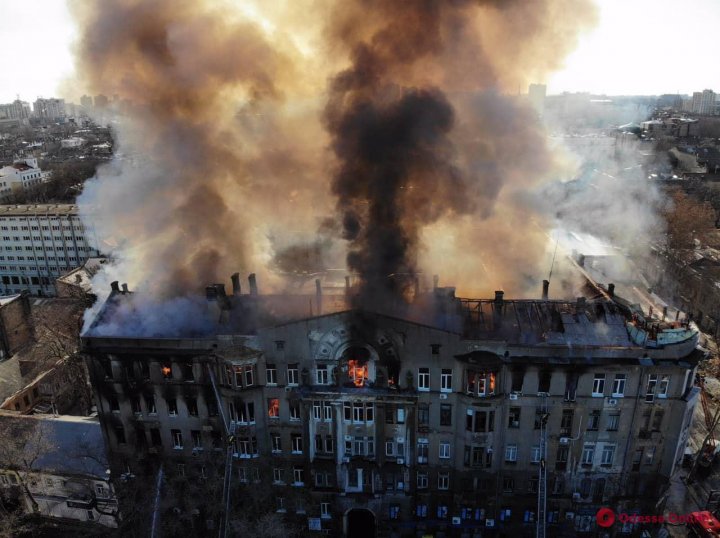 Imagini care îţi taie respiraţia de la incendiul devastator din Odesa  (FOTO/VIDEO)