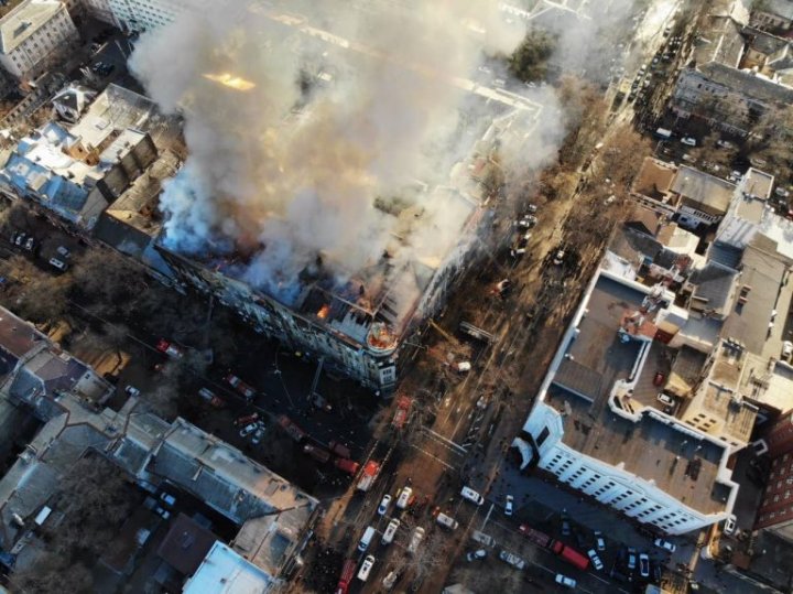 Imagini care îţi taie respiraţia de la incendiul devastator din Odesa  (FOTO/VIDEO)