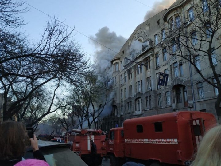 Imagini care îţi taie respiraţia de la incendiul devastator din Odesa  (FOTO/VIDEO)