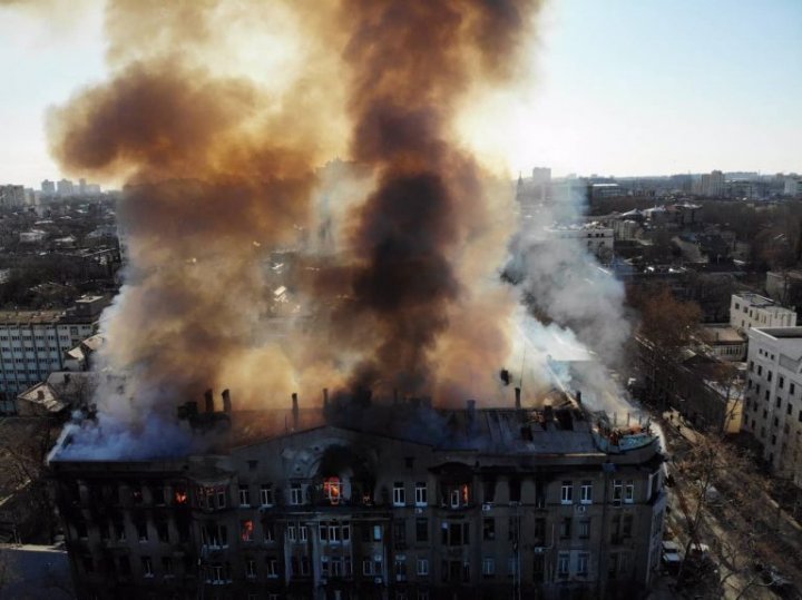 Imagini care îţi taie respiraţia de la incendiul devastator din Odesa  (FOTO/VIDEO)