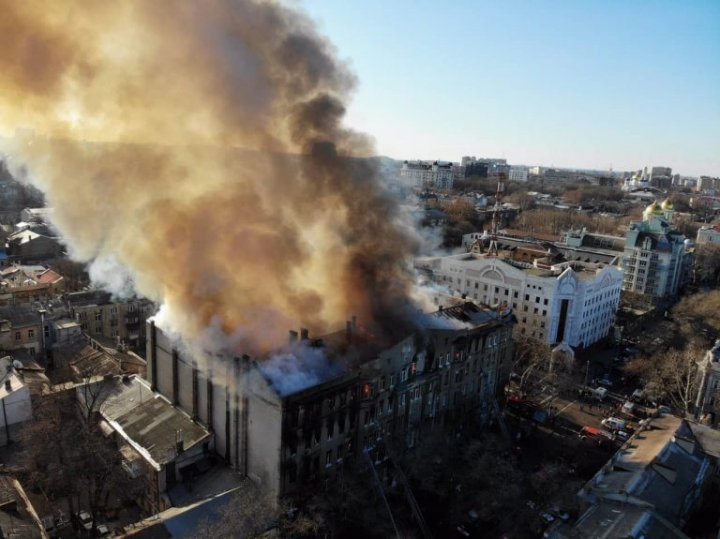 Imagini care îţi taie respiraţia de la incendiul devastator din Odesa  (FOTO/VIDEO)