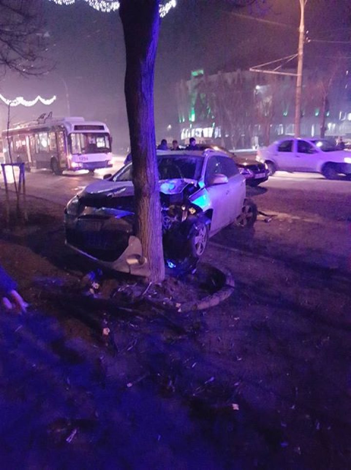 Accident grav lângă circul din Capitală. Ambulanța și pompierii sunt la fața locului (FOTO/VIDEO)