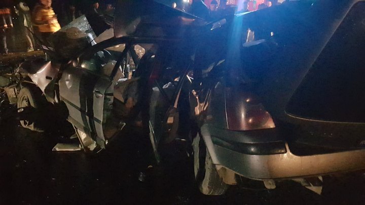 CARNAGIU lângă Cojuşna. Cel puţin doi morţi într-un accident cu patru maşini (FOTO/VIDEO)