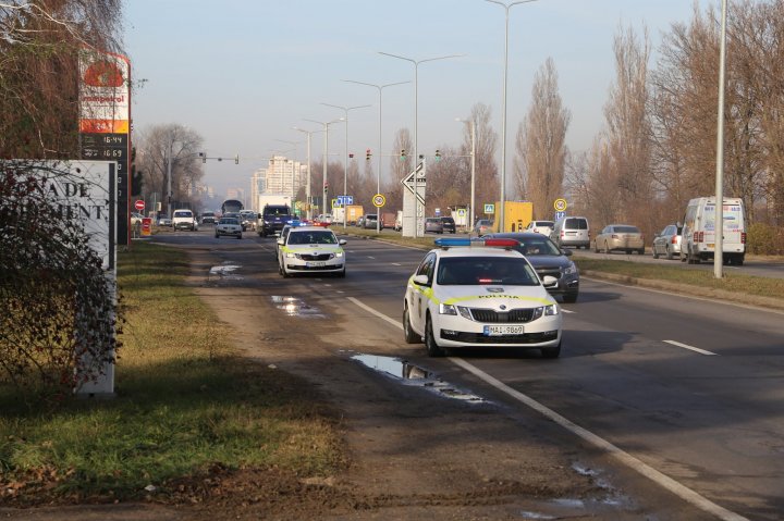 Motivul pentru care mai multe echipaje de intervenţie au circulat astăzi pe străzile din Capitală cu girofarul pornit (FOTO)